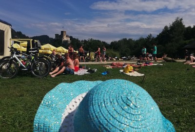 Niedzica_widok_z_plazy_na_zamek